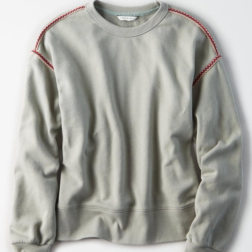 AE AHHMAZINGLY SOFT EMBROIDERED TRIM CREWNECK SWEA